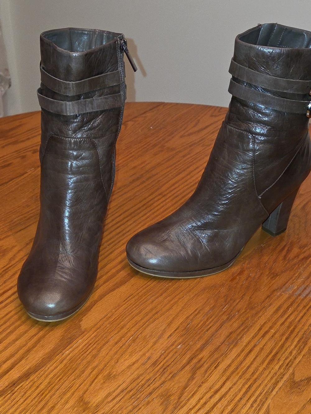 Bandolino Women's Brown  Boot Round Toe Block Heel Zip Buckle Strap size 10M